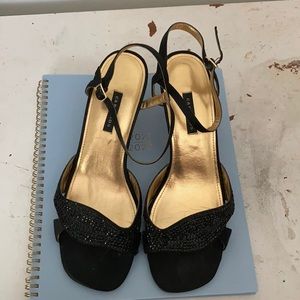 Caparros size 9 1/2. Black 2” heel.